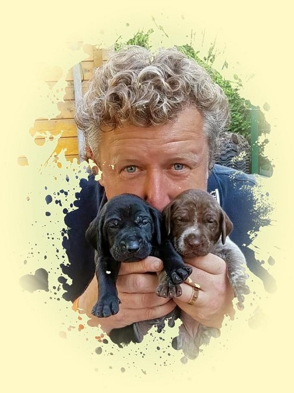 Gerhard mit Welpen E-Wurf Gerhard mit Welpen E-Wurf